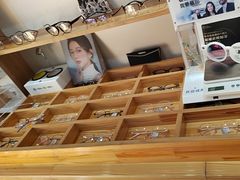 -豪门视光·星趣控·蔡司依视路眼镜代理商(中央大街店)