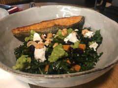 煎三文鱼牛油果色拉-Wagas沃歌斯(太古汇店)