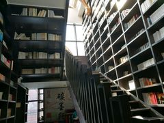 -钟书阁(松江泰晤士小镇店)