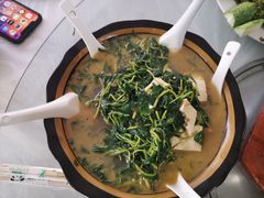 -华龙特色大骨鸡农家菜馆