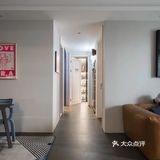 很好地成为一个隔断，隔开了卧室和浴室