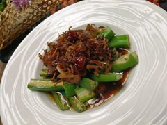鸡枞油炝秋葵-大理岛·精品云南菜·音乐餐厅