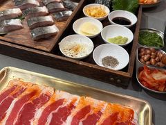 -围炉肉舍•炭烤活鳗•丹东海鲜烤肉(步行街店)