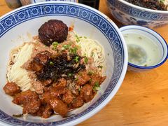 辣肉面-沪西老弄堂面馆(定西路店)