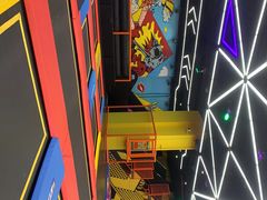 -爱蹦iBOON蹦床运动馆(江汉店)
