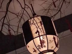 -Noir. Dining in the Dark