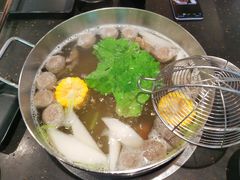 招牌牛腩清汤锅-宴全牛粤来越牛潮汕鲜牛肉火锅(海州万达广场店)