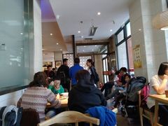 等位区-小六汤包·老字号·中华名小吃(兴庆路店)