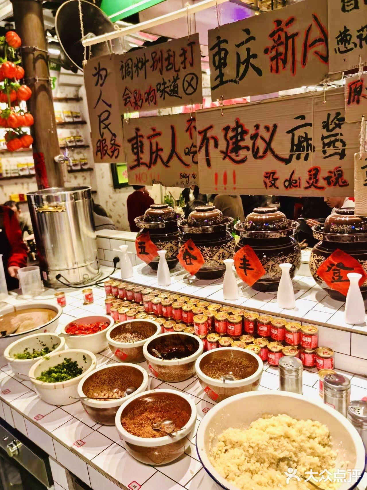 大家都很有序的排队过称 现切肉肉太新鲜了，吃的放心