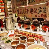 大家都很有序的排队过称 现切肉肉太新鲜了，吃的放心