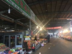 -上海龙吴水胜海发市场