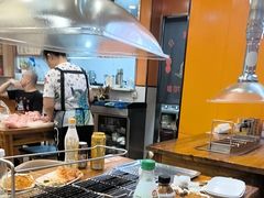-哈尔滨小酒馆·鲜肉现穿自助烧烤(康新花园店)