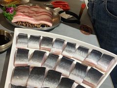 -围炉肉舍•炭烤活鳗•丹东海鲜烤肉(步行街店)