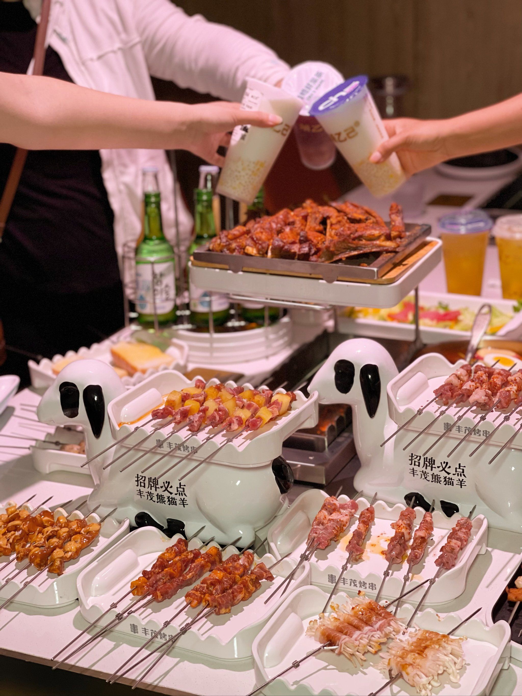 "熊猫羊"苏尼特羊终于吃到你
"熊猫