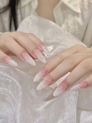 -花岐款式专研健康美甲沙龙