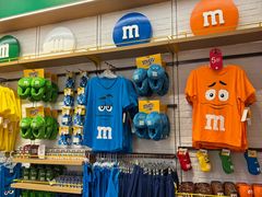 -m豆巧克力世界(上海世茂广场店)