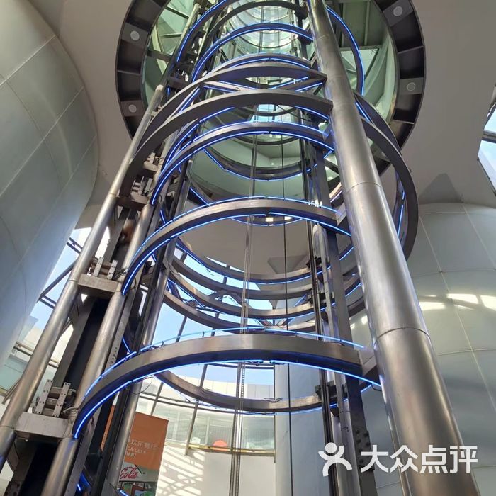 广州东塔电梯图片