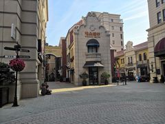 -鲁邦国际风情街(麦世达韩国精品百货店)
