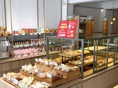 面包甜点陈列柜-顶东面包花园·生日蛋糕(世博店)
