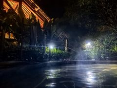 -腾冲洞山温泉村