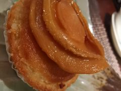 原隻鮑魚雞粒酥-逸东轩(香港逸东酒店)