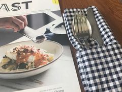 -ROAST coffee & eatery