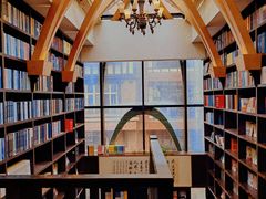 -钟书阁(松江泰晤士小镇店)