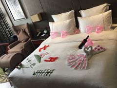 -武汉光谷广场杨家湾地铁站怡程酒店