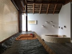 涂抹蜂蜜精油的床-帝王SPA