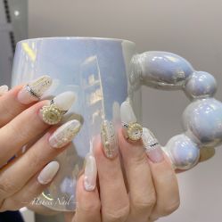 -花岐款式专研健康美甲沙龙