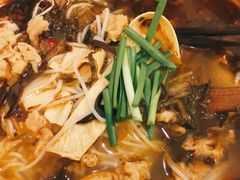 特色酸辣农家酥肉火锅米线-石榴姐•山城小馆(创始店)