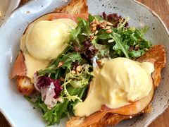 熏三文鱼班尼迪克蛋-ROAST coffee & eatery