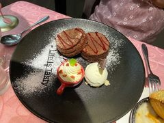 巧克力舒芙蕾松饼配香草冰激凌-西堤牛排(南京龙江店)