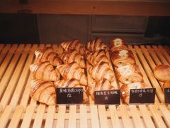 原味可颂-天井·丑面包搭咖啡