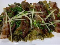 自晒腊肉-鲤鱼塘农家山庄