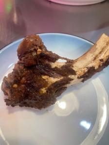 嘎拉哈牛骨头(中街店)-"和朋友相约吃饭,然后我们是到中街这边逛街.