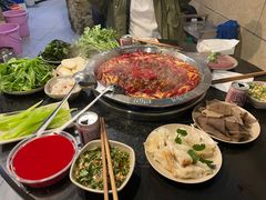 -洞亭火锅(防空洞总店)