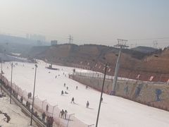 -采薇庄园四季滑雪场