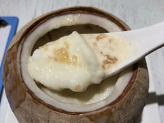 椰皇炖桃胶-聪嫂私房甜品(旺角二店)