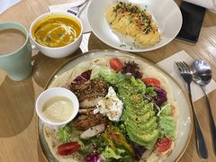 照烧鸡肉配牛油果拉法沙拉-HELLO 27 意面·沙拉·帕尼尼