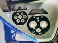 -TESLA 特斯拉(上海太古汇体验店)