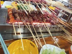 -哈尔滨小酒馆·鲜肉现穿自助烧烤(康新花园店)