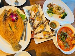 -Chom Cafe and Restaurant