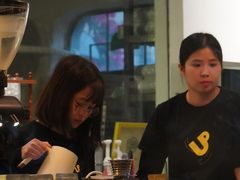 -彳亍咖啡·这里(水湾路店)