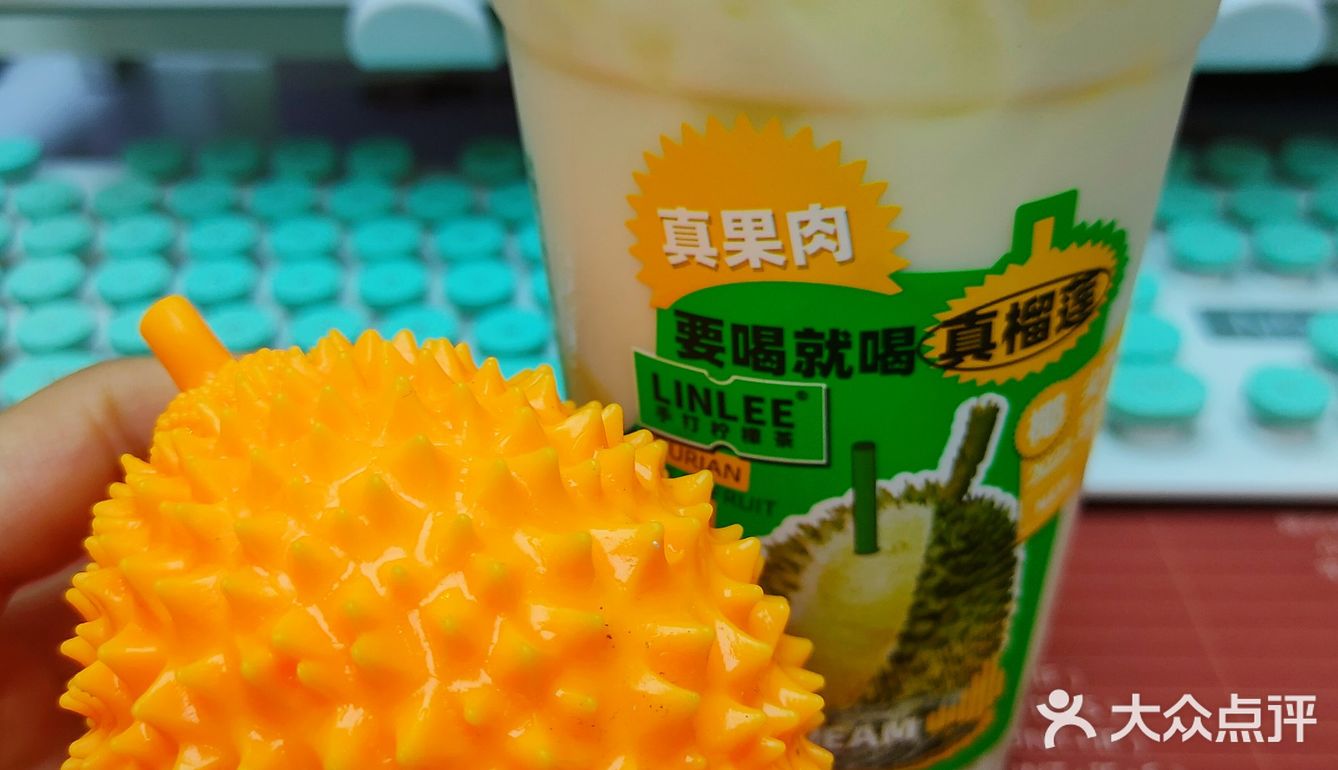 吃不起40米一斤的榴莲，先来一杯感受一下[调皮]