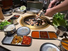 -蚂蚁洞·烤肉大营地(上海静安大悦城店)