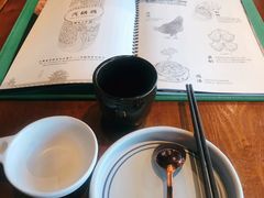 餐具摆设-云海肴·汽锅鸡·云南菜(天山百盛优客店)