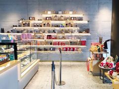 面包甜点陈列柜-星巴克臻选(济南恒隆店)