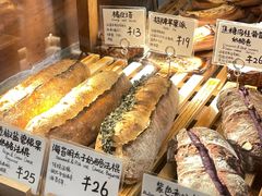 -天井·丑面包搭咖啡