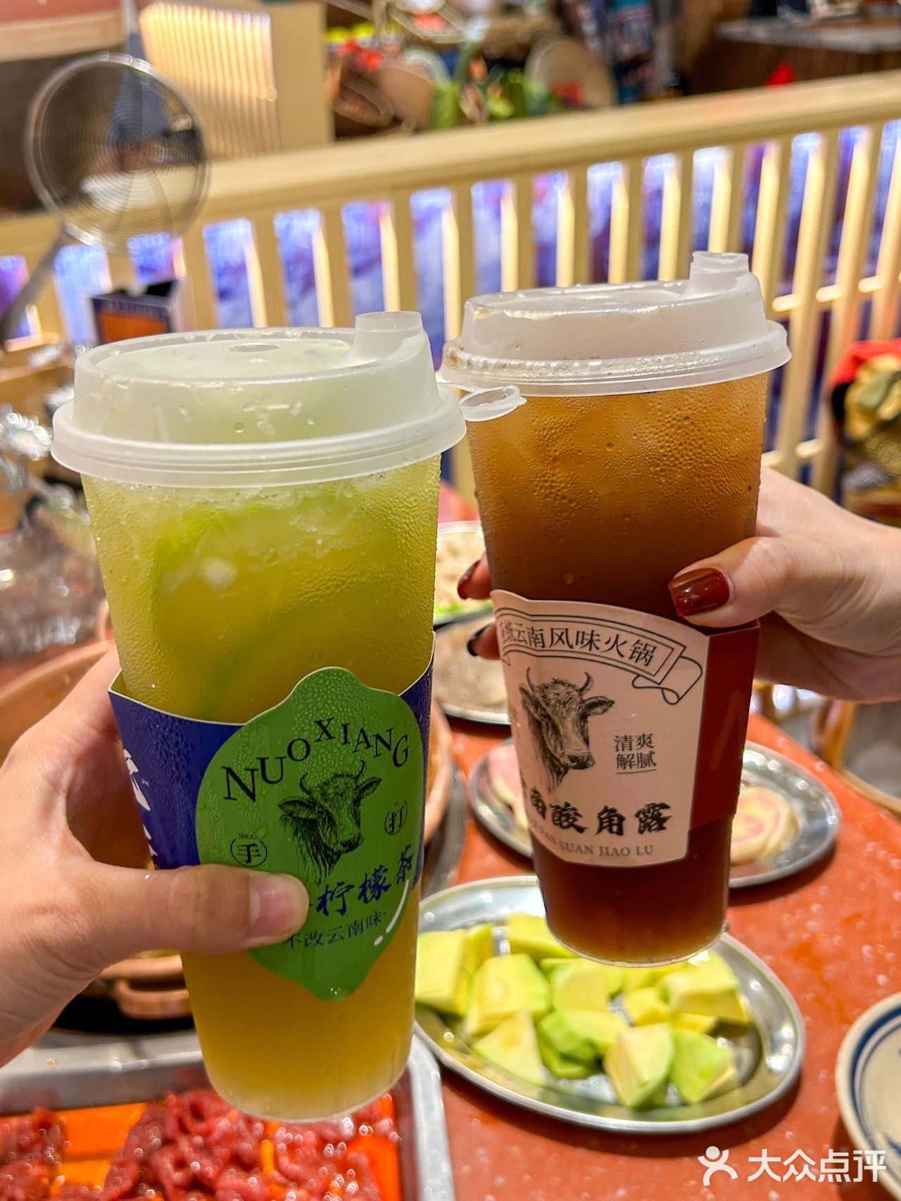 是从曲靖富源空运过来的酸萝卜丝，还有新平酸菜发酵而来